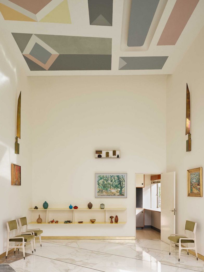In der Villa Planchart offenbart sich Gio Pontis einzigartiger Balanceakt zwischen Tradition und Avantgarde. Mit virtuoser Leichtigkeit jongliert der Maestro hier zwischen klassischen Anleihen und kühner Modernität. Seine architektonische Handschrift manifestiert sich in einer raffinierten Komposition aus Formen und Farben, die weit mehr ist als blosse Dekoration.