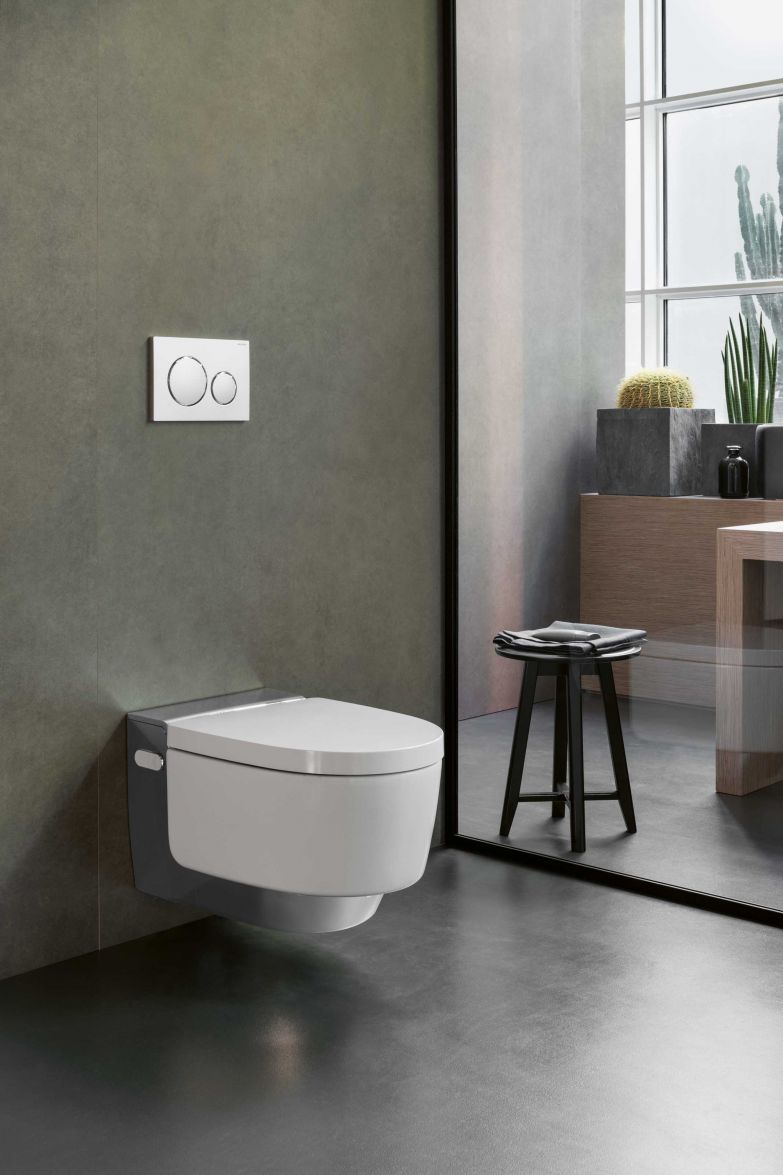Für Frische und Sauberkeit per Knopfdruck steht die Dusch-WC-Linie «AquaClean», die für jeden das passende Modell bereithält – von der eleganten Komplettanlage bis zum flexiblen WC-Aufsatz. Das Modell «Mera» ist aufgrund seines ansprechenden Designs und der gründlichen wie sanften «WhirlSpray»-Duschtechnolgie besonders beliebt. GEBERIT.