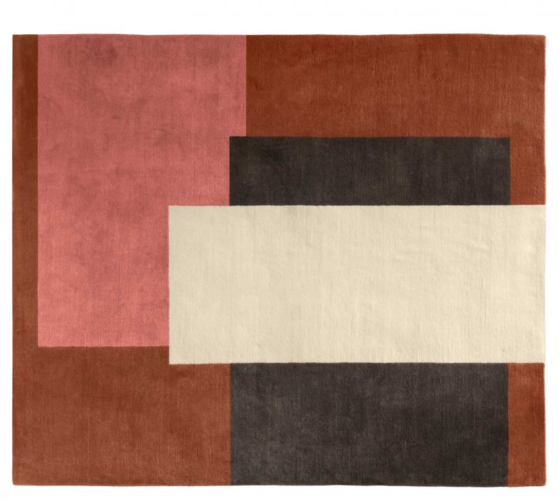Classicon präsentierte die Ausstellung «Eileen Gray – Non Conformist Artist». ­Gezeigt wurden Gouachen und Collagen, die Gray als Webvorlagen für ihre avant­gardistischen Teppiche nutzte. Seit 2004 setzt Classicon Grays Entwürfe um, jüngst die Modelle Cassis, De Stijl, La Lune, Monolith, Faubourg und Castellar. classicon.com