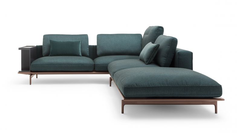 Polygonale Metallrahmen erzeugen die geometrischen Struktur des Sofas «Liv» von Rolf Benz.
