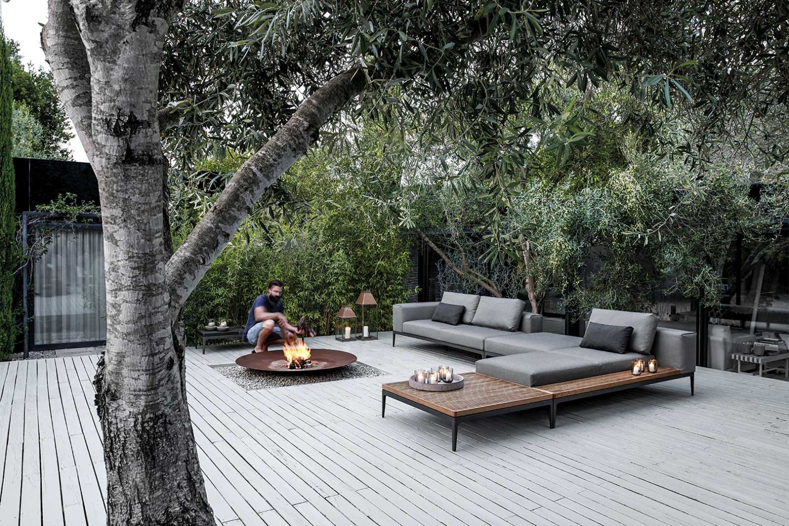 Reduzierte Formen, elegante Höhe, ausgewogene Proportionen und ein fantastischer Materialmix: GRID LOUNGE by GLOSTER. gloster.com
