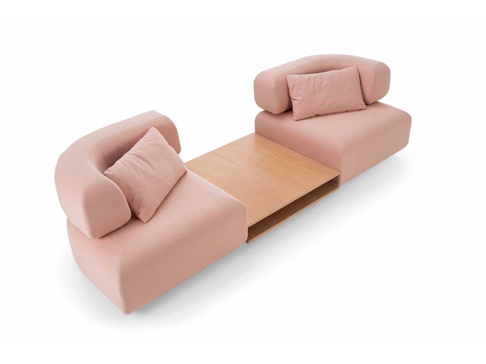 Perfekt zum Anlehnen, Ausstrecken und Ausdehnen. «All together» ist für ein flexibles, modulares Sofa für viele, aber auch für einen allein. Mit kleinen Details wie den abziehbaren Bezügen setzt es zeitgemässe Akzente. BRÜHL.